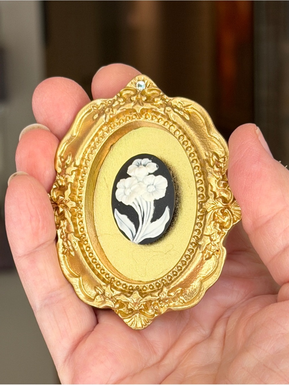 Mini Floral Cameo Magnet in Ornate Gold Frame